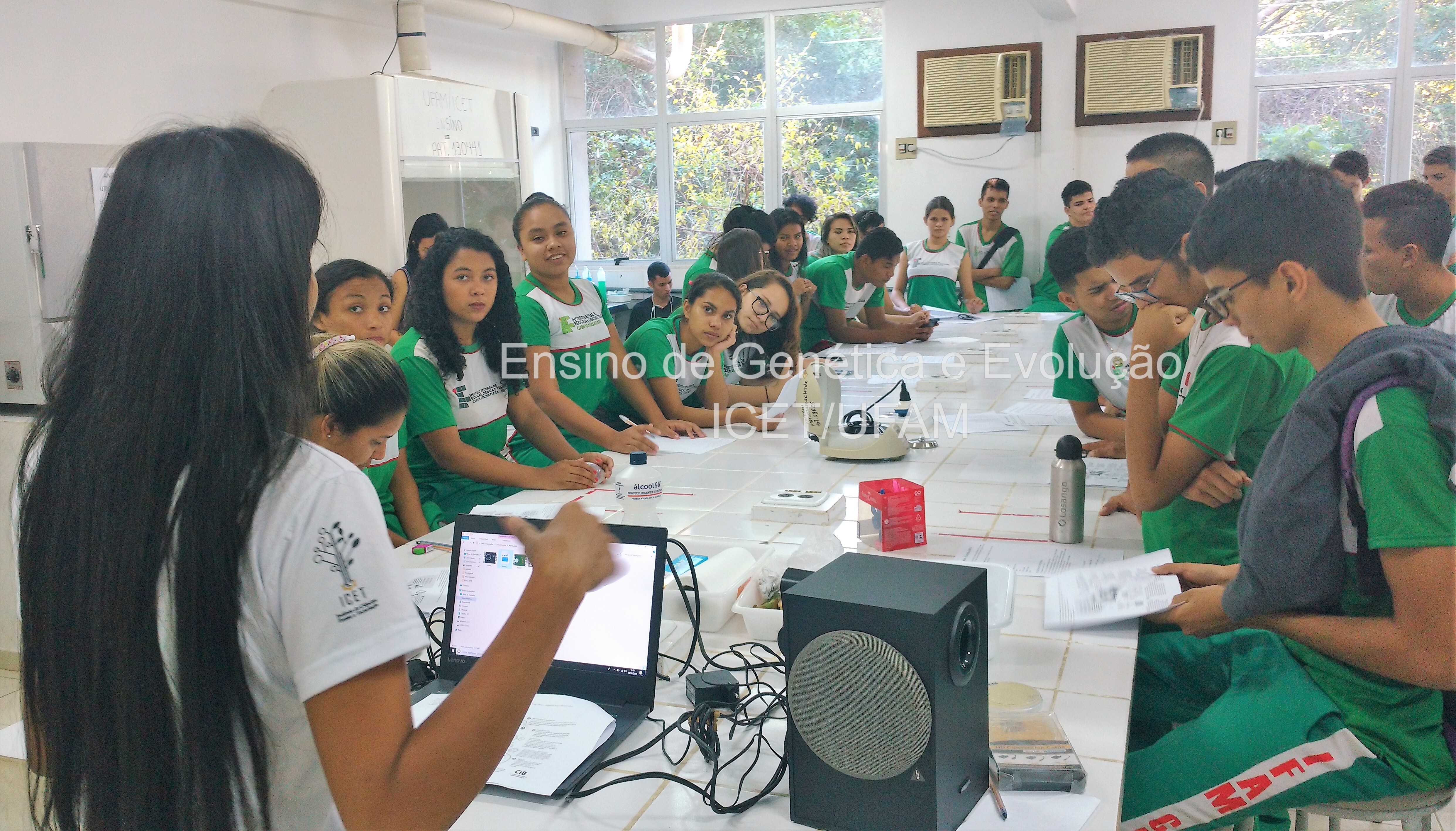 Atividade 3- Visita guiada ao laboratório de Biologia Molecular do ICET